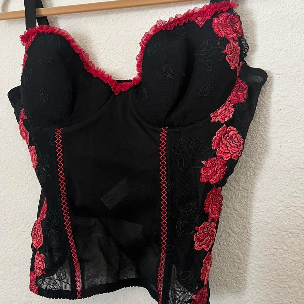Delta Burke Black and Red Embroidered Bustier